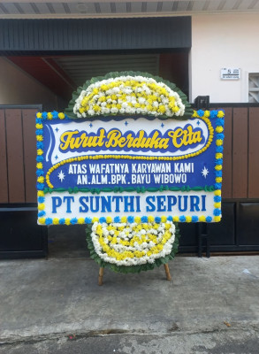Papan Bunga Duka di Mangoli Timur