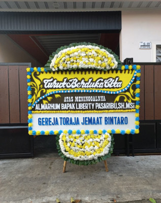 Papan Bunga Duka di Mangoli Timur