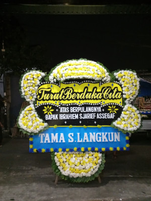 Papan Bunga Duka di Mangoli Timur