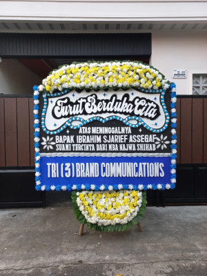 Papan Bunga Duka di Mangoli Timur